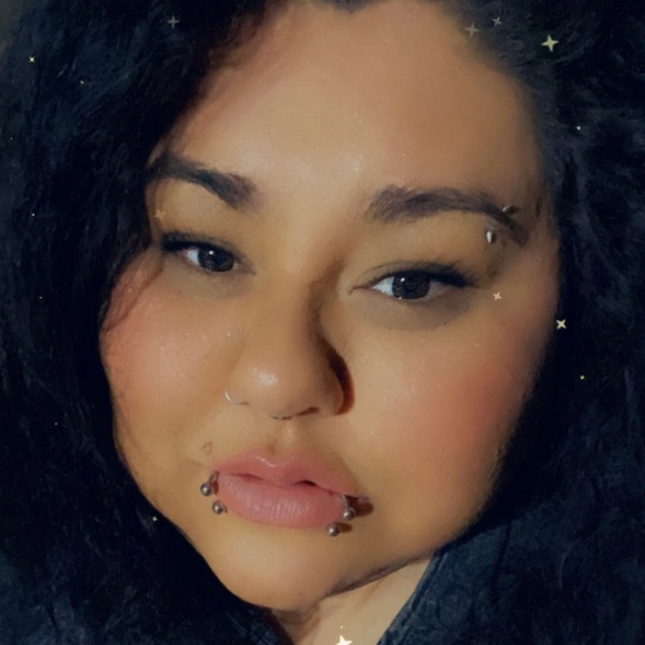 Meet your Posher, Karina - Picture 2 of 3